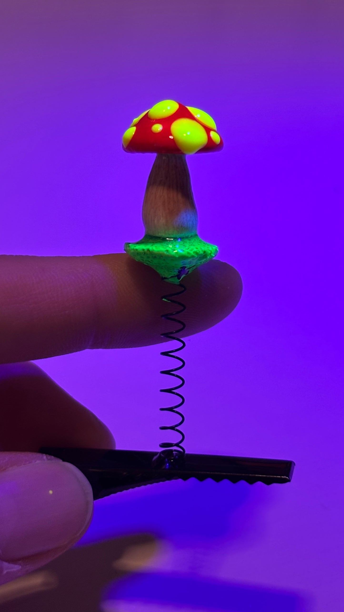 Trippy Mushroom Sprout Clip 🌱(Color Randomly Picked!)