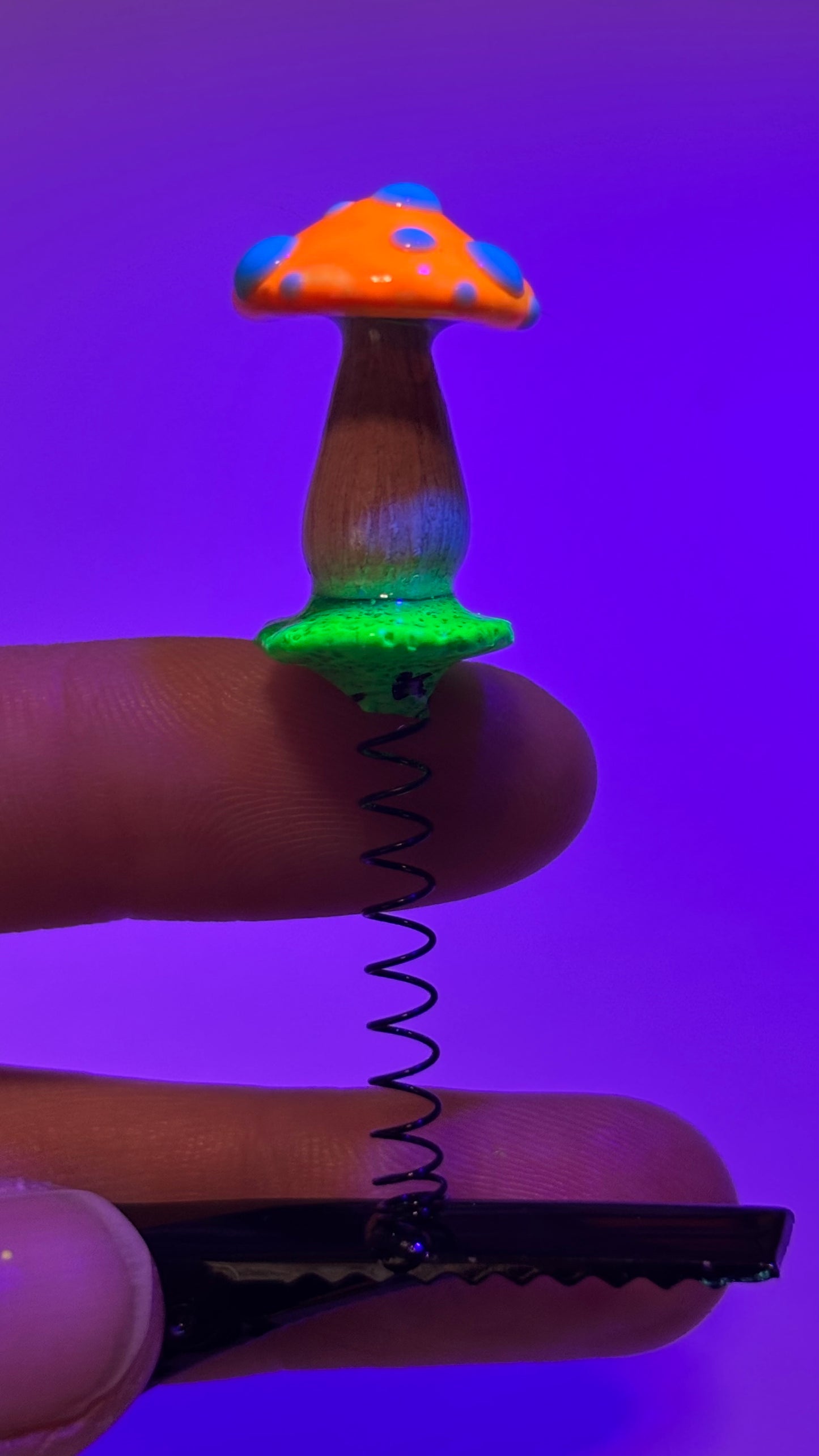Trippy Mushroom Sprout Clip 🌱(Color Randomly Picked!)