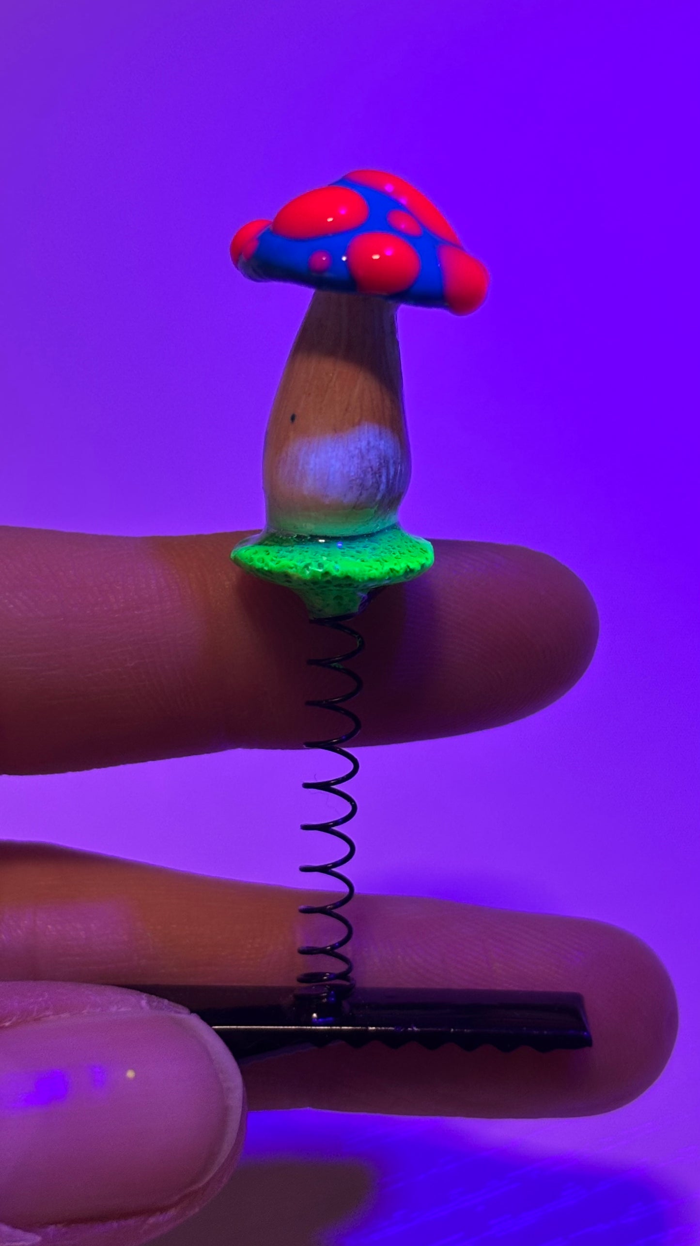 Trippy Mushroom Sprout Clip 🌱(Color Randomly Picked!)